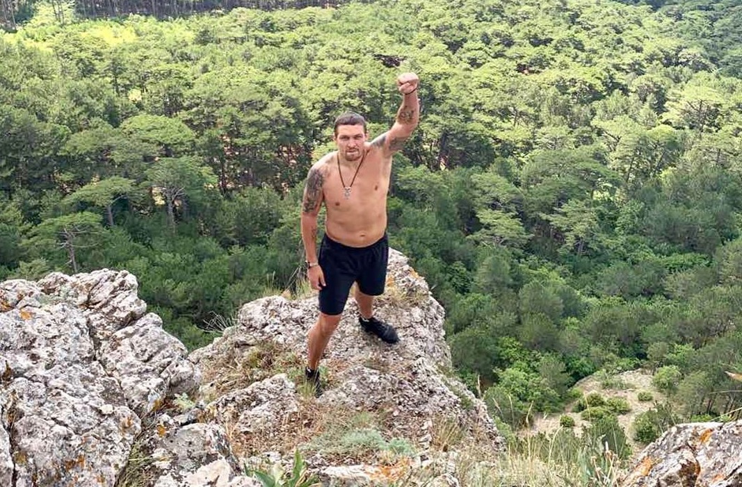 Украинский боксёр Александр Усик силён и в альпинизме